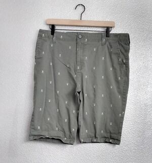 Skull & Crossbones Men's Adage Green Shorts   Size 40